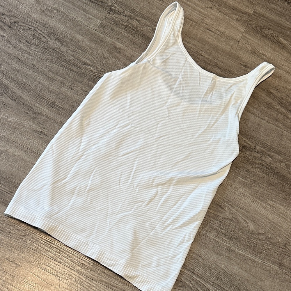 Lululemon White Ribbed Women's Tank Top size 4